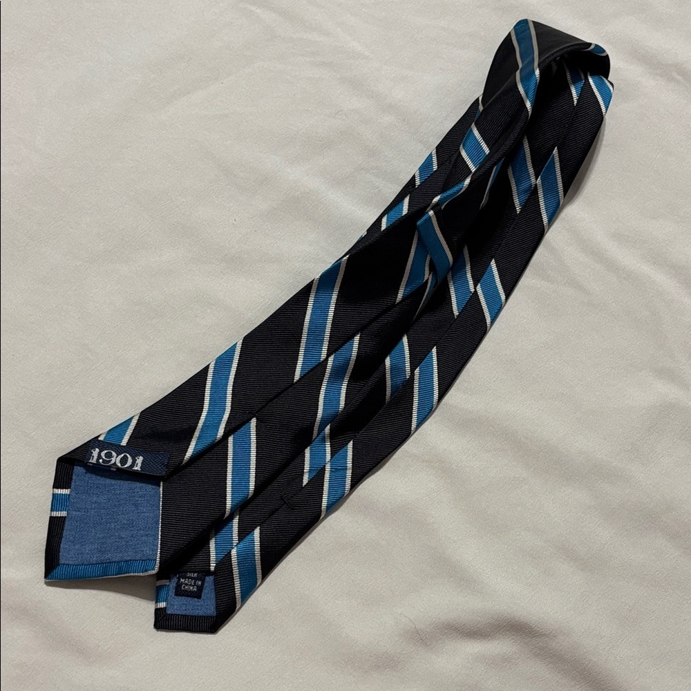 1901 Men's Tie with Black and Blue Stripes